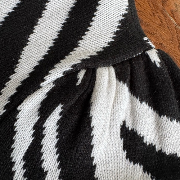 Weaker Retro Zebra Print Sweater‎ - Picture 7 of 9
